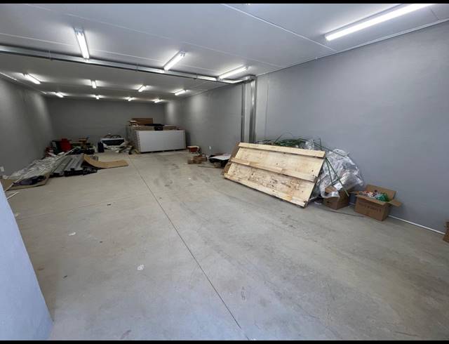 95M² WAREHOUSE TO LET IN FERNDALE